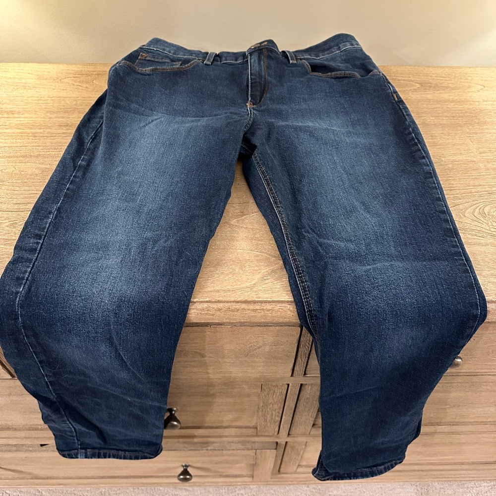Like new Mott and Bow boyfriend jeans